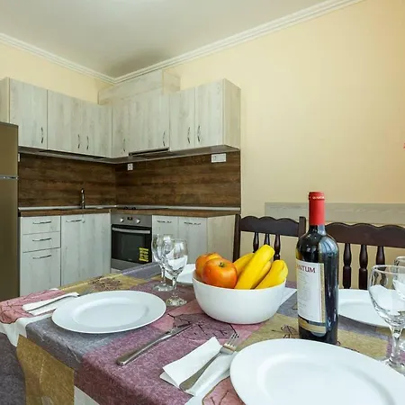 1bdr With Kitchen In Vip Zone Is